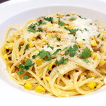 PAGLIACCIO - 焼きトウモロコシのチーズスパゲティ（￥1100）。味は濃いめ、ぷちぷちの焼きもろこしがたっぷり！