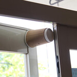 タンプスタンプ コーヒー&ロースターズ - 持ち帰り用カップをドアストッパーにしていて可愛い！換気もバッチリです。