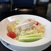 天神華都飯店 - ◆冷麺・・蒸し鶏・クラゲ・胡瓜などが盛られていて、ビジュアルも綺麗。 麺は他店よりも若干少なめかしら。