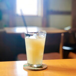 うるかふぇ。 - ランチドリンク（白桃ジュース）。