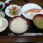 定食や　おかだ - 焼魚定食(シャケ) 680円税込