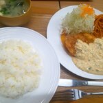とんかつ & とり天 しげのや食堂 - 王道ムネ身チキン南蛮定食：1080円（税込み）