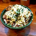 ラーメン 末廣家 - 釜焼きチャーシューめし、二ンニクチップをトッピング