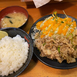 伝説のすた丼屋  - 