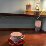 萬來行カフェ - このライトの下で読んだ本。
      千早茜の透明な夜の香り。
      ぴったりだった。
      静かで、熱い。