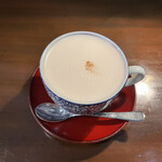 萬來行カフェ - チャイティーラテ。
      500円,
      カップにたっぷり。