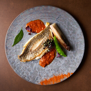 伝統の技術とモダンな食材が融合した、新時代のインド料理。