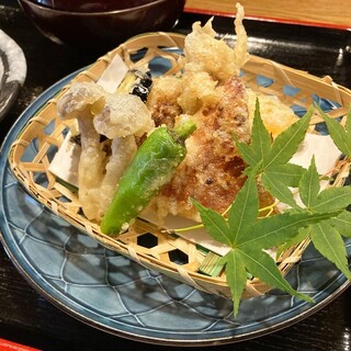 なか栄 - 料理写真:日替わりランチ「鰻蒲焼の天ぷら盛り合わせ」￥800税込