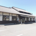 Kagawaya honten - 駐車場も広いです
                香川屋本店 綾川店さん