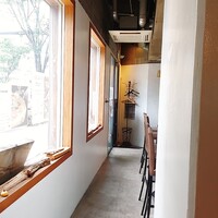 MAKIBI - 内観　東側の窓からの採光がやわらかい