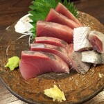 金町製麺 - 刺身盛（銚子産イワシ、戻りカツオなど）