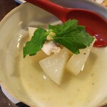 金町製麺 - 煮大根冷製蛤出汁がけ