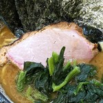 王道家直系 IEKEI TOKYO - チャーシューはスモークで食べ応えあります。