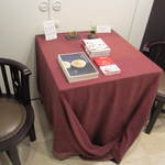 えさき - ウェイティングスペースには御主人の著書なども。