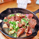 赤ちょうちん - 鉄板牛すじ焼き