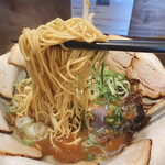 天翔ら～めん - 天翔チャーシュー麺の麺アップ