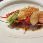 えさき - 佐島の伊勢海老を蒸したもの。上には炒めた奥武蔵のキュウリに梨と揚げたバターナッツと言うかぼちゃが。