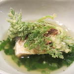 えさき - 上には奥武蔵の春菊が、出汁の中には丸葉小松菜が。