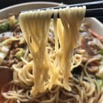 東方餃子坊 - 麺リフト