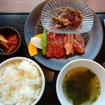 Yakiniku Toraji - キムチ  ライス  スープ   sサイズにしました 1200円   肉が少ない のですって