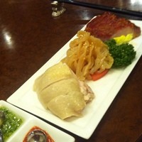 華正樓 新館 - 三種冷製。
                    