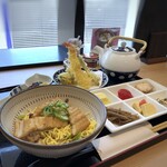 Hakatamabusimisora - ◆旬の穴子飯御膳（平日限定：1430円）・・12～13分程度で提供されました。