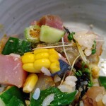 さかなどころ ともさき - 海鮮丼のコーン