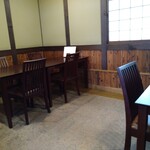 さかなどころ ともさき - テーブル席