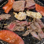 和牛放題の殿堂 秋葉原 肉屋横丁 焼肉 - 