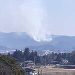 鳥峰うなぎ店 - ２/２５日　約８ｋｍ離れた太田市運動公園からも煙が