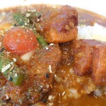 カレーハウス CoCo壱番屋 - ホットチキン付き。このチキンよりもカレーの方が辛い！
            酸味ある辛さが好きな方にはオススメ！
            僕には合わなかった。