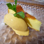 セルヴァッジョ - ベイクドチーズケーキ、キャラメルのアイスクリーム