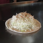 横川鉄板 - 調理途中。第一印象は不安でした…。