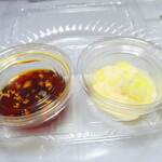 満点屋 - 唐揚げのタレ２種類　蓋を取って【２０２１年６月】