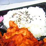 満点屋 - 唐揚げ弁当　６００円（税込）のご飯のアップ【２０２１年６月】