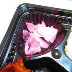 満点屋 - 唐揚げ弁当　６００円（税込）の漬物のアップ【２０２１年６月】