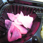 満点屋 - 唐揚げ弁当　６００円（税込）の漬物のアップ【２０２１年６月】