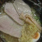 塩ラーメン専門店 KAZU - 塩チャーシューらぁ〜めん800円