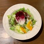 Itarian Dainingu Esutaria - パスタランチA（プッタネスカ） ¥1,100 のサラダ