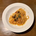 イタリアンダイニング エスタリア - パスタランチA（プッタネスカ） ¥1,100 のプッタネスカ