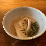 九〇萬 - 自然薯とじゅん菜 煎り酒と鰹出汁で