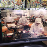 大原老舗 - 「製造工場」の中では、大勢のお母さまが手焼きをしているではあ～～りませんかっ！！(((；ﾟДﾟ))))