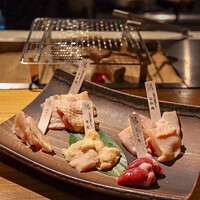 鶏一輪 - 鶏焼き おまかせ5種盛り(2人前 3,300円)
                    (厚皮･もも･むね･やげん軟骨･こころ)