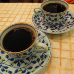 MOKICHI珈琲 - ブラジル・NSカルモ農園／フレンチロースト（手前）とハロウィンブレンド（奥）