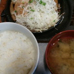 北海道チューボー 東京駅八重洲口店 - 生姜焼き定食（790円）