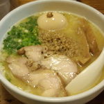 白鶏らーめん（大盛）