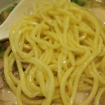 白鶏らーめんの麺