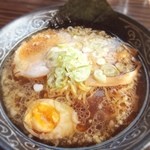 Maunto - 「濃旨ラーメン」
                      背脂が入ったコクのある醤油ラーメンです。