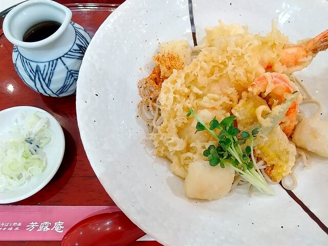 そばと野菜 鎌倉峰本 芳露庵>