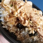 伝説のすた丼屋 - ご飯マシしてないのに多い！(￣┓￣)ｹﾞﾌｯ